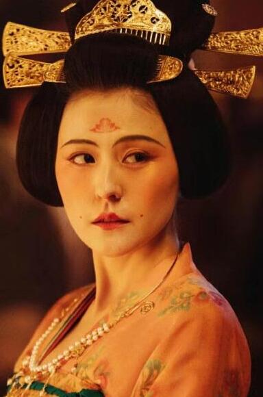 《山海情》后热依扎爆红，遭遇网暴、抑郁的她经历了些什么