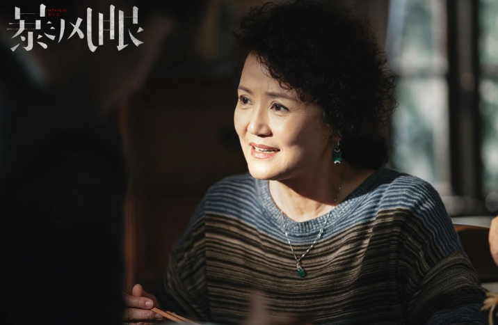 开播时并不被看好的《暴风眼》，是什么让网友给杨幂打了及格分