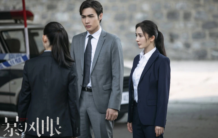 开播时并不被看好的《暴风眼》，是什么让网友给杨幂打了及格分