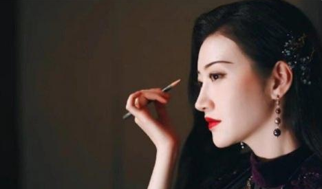 网剧《司藤》：司藤与秦放之间的关系是怎样的？