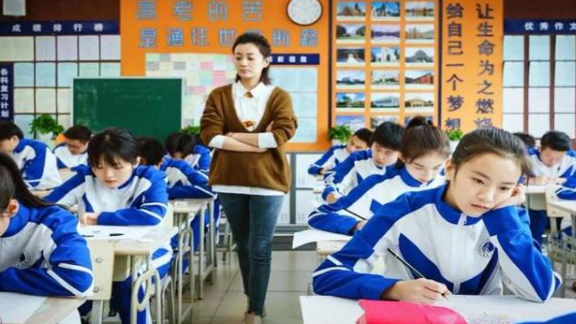 同样家庭题材《小舍得》定档，《小舍得》与《陪你一起长大》谁能略胜一筹