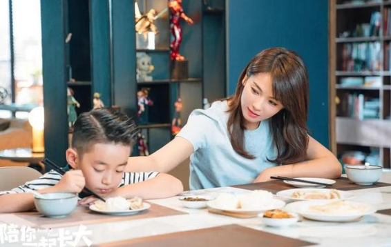 育儿的四种苦与难，都被电视剧《陪你一起长大》说全了