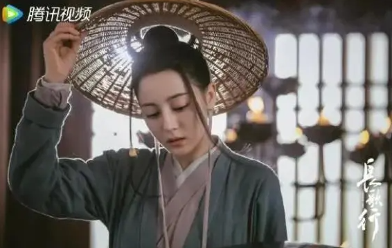 迪丽热巴关于《长歌行》的一则采访惹争议，难怪无法与她饰演的角色共情