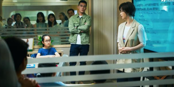 为什么电视剧《小舍得》上个培训班要找区长和大老板帮忙？也开始贩卖焦虑了？