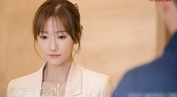 《他在逆光中告白》：配方是旧的，但糖是甜的，节奏紧凑，能量高