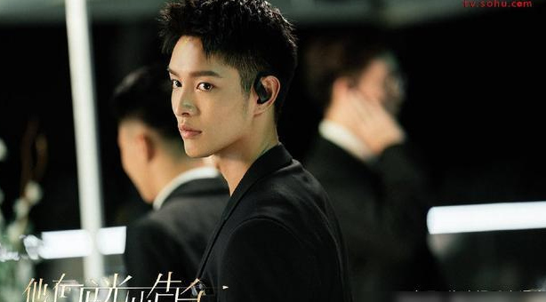 《他在逆光中告白》：配方是旧的，但糖是甜的，节奏紧凑，能量高