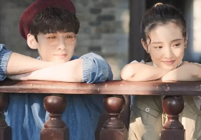 白敬亭《八零九零》这边刚开播，那边跟谭松韵合作的新剧也杀青了