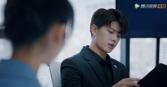 任嘉伦原声电视剧《乌鸦小姐与蜥蜴先生》热播，去掉粉丝滤镜看他的演员功底，还香吗？