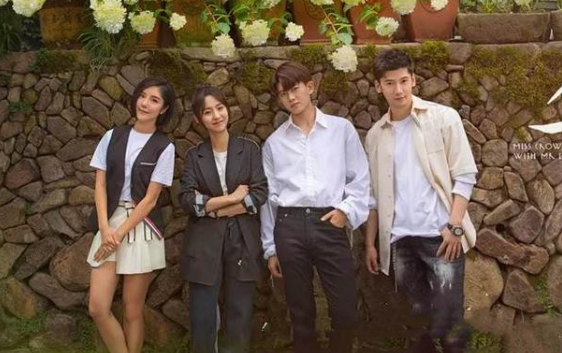 《乌鸦小姐与蜥蜴先生》：另类甜宠剧