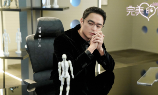 偶像剧鼻祖的他出演《完美的他》，观众直呼爷青回