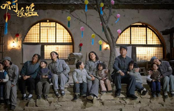 《啊摇篮》硝烟背后的温情，换一种视角让现实与历史对话