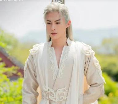 《遇龙》男主被狂吐槽，全程面瘫脸，演技木讷仿若木头