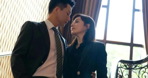 电视剧《生活家》热播，邱泽是一如既往的帅，演技令人上头