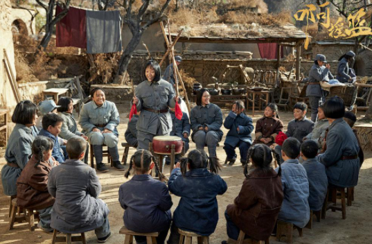 《啊摇篮》讲述无情战争中的片刻温情，光影造梦与真实记录交错