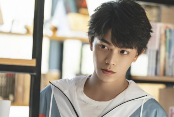 《月光变奏曲》出乎意料的不错，副线也很精彩