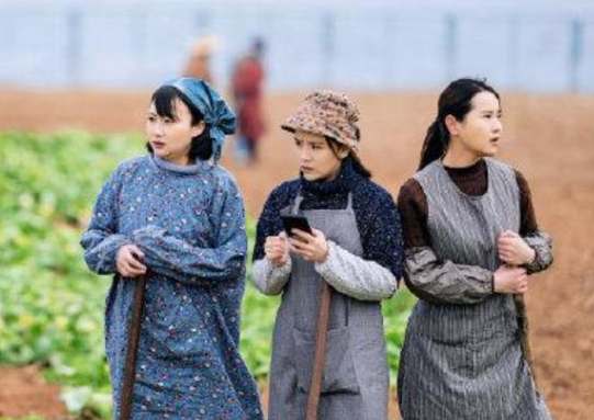 靳东在新剧《温暖的味道》变“红娘”，一罐陈茶牵线二叔与梅姨