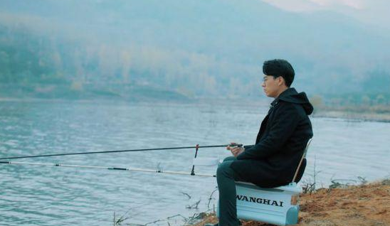 靳东在新剧《温暖的味道》变“红娘”，一罐陈茶牵线二叔与梅姨