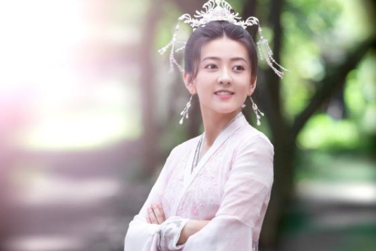 电视剧《双世宠妃3》各种吻戏都有，观众：“不要再亲了”