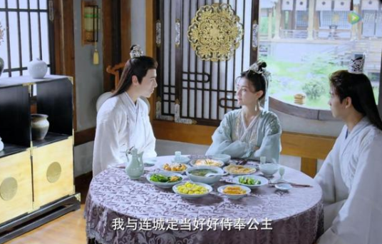 电视剧《双世宠妃3》各种吻戏都有，观众：“不要再亲了”