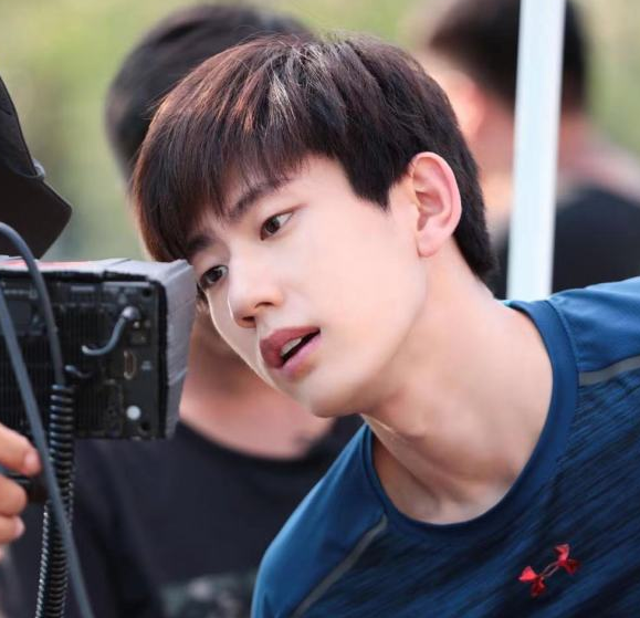 谁的青春不迷茫，吕承珏《青春须早为》直面现实实现蜕变