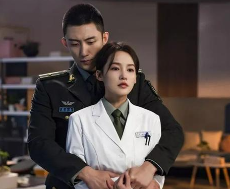 《爱上特种兵》正在热播，李沁又一新剧即将来袭