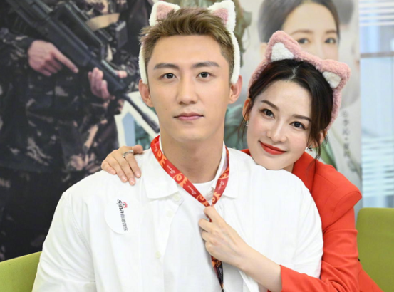 电视剧《爱上特种兵》也有售后啦：李沁黄景瑜扫楼被抓拍，两人肤色差距明显