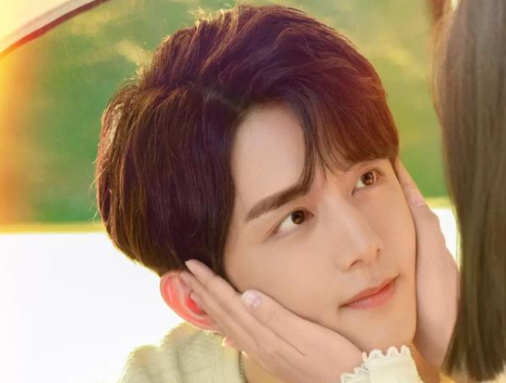 电视剧《变成你的那一天》五星好评不断，这个“娇俏”男主也火了