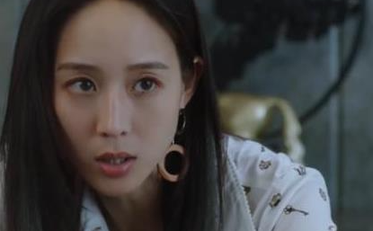 任嘉伦搭档张钧甯的电视剧《不说再见》开播，饰演帅气卧底