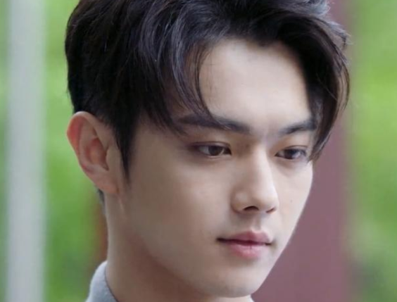 《你微笑时很美》：在一众恋爱脑的主角面前，她却是一股清流