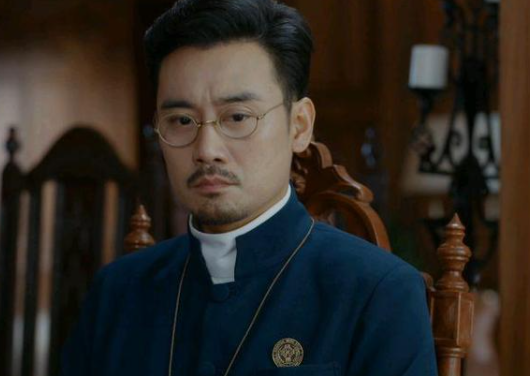 《衡山医院》首播，最先暴露的奸细是陈主任？