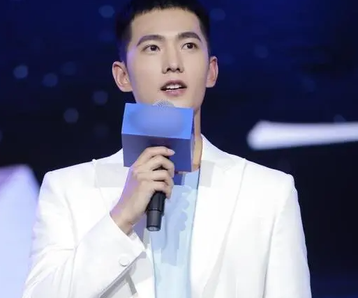 王耀庆胡军追杨洋新剧《你是我的荣耀》反应超搞笑