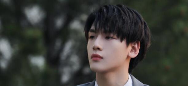 《世界微尘里》首播，吴宣仪毕雯珺主演，又一甜宠剧