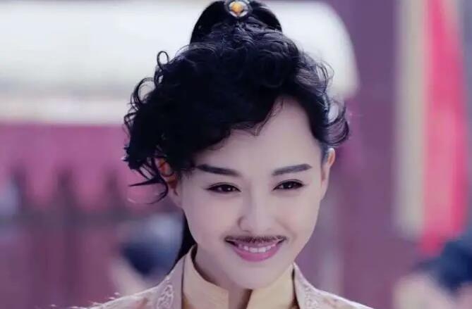 变成你的那一天：终于有女演员知道，扮男生不是贴了胡子就可以