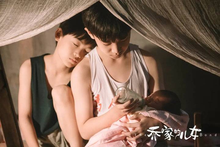 乔家的儿女：乔四美人小胆子大，独自坐火车回家太机灵了