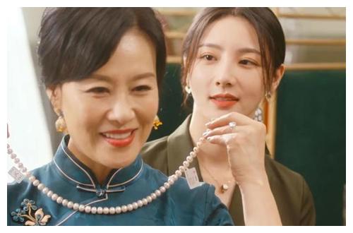 《婆婆的镯子》查晓萌的魔怔，让人看到一个被钱逼疯的人有多可怕