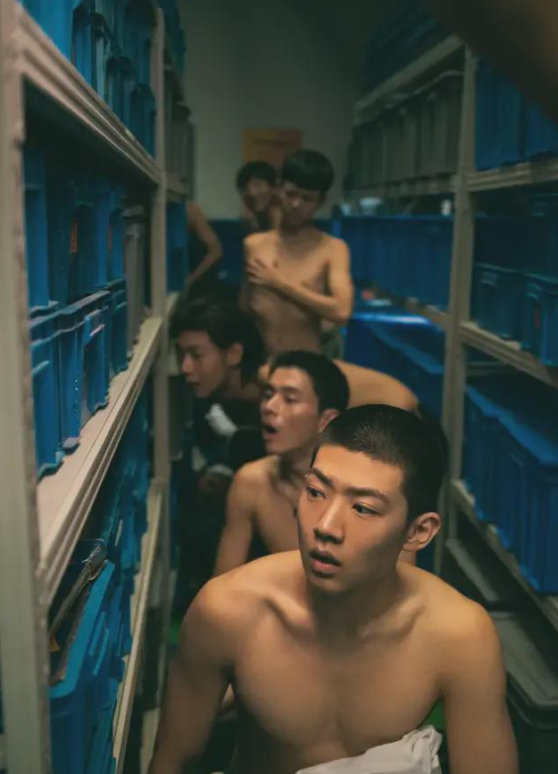 《五个扑水的少年》：一杯炽热却也寡淡的白开水