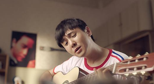 《夏洛特烦恼》的联名款联动营销成功，无疑是商业市场的一个标杆和演示。