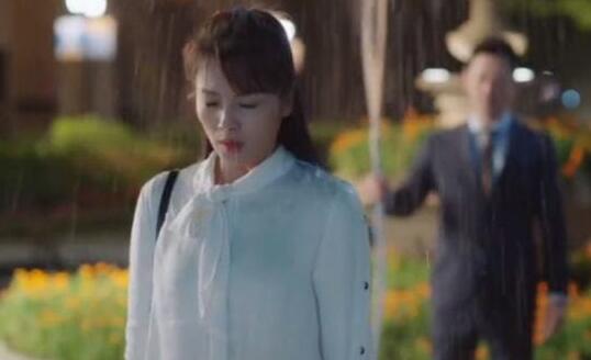 《星辰大海》“中年偶像剧”在网友一面倒的吐槽声里被刷上热搜。