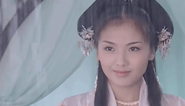 《新白蛇传》正在热播中，这次翻拍更是魔改严重