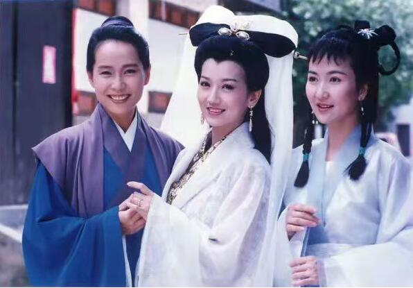 《新白蛇传》正在热播中，这次翻拍更是魔改严重