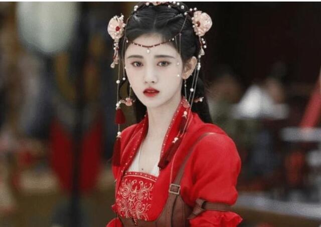 《嘉南传》38岁的斓曦，10年前出演《甄嬛传》