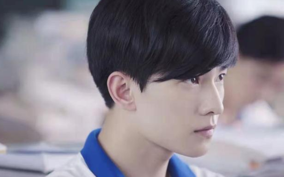 《左耳》一部关于青春疼痛故事