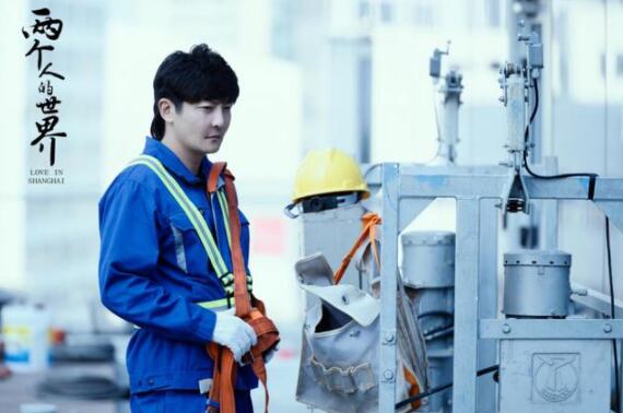 《两个人的世界》是郭京飞和王珞丹的第一次合作。