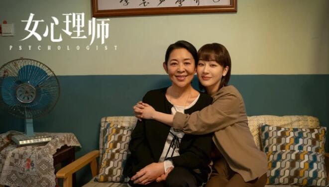 《女心理师》在热播中，贺顿和钱开逸之间的微妙情愫也浮出水面。