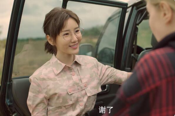 2014年，中国医疗队奔赴非洲西部多国参与抗击埃博拉出血热疫情