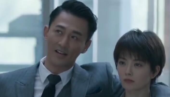 新剧《也平凡》就相当不错，悬疑题材