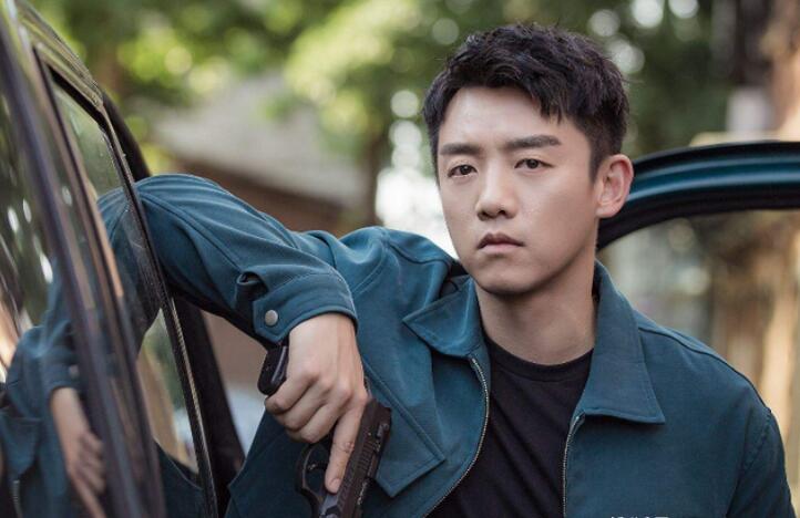 新剧《也平凡》就相当不错，悬疑题材