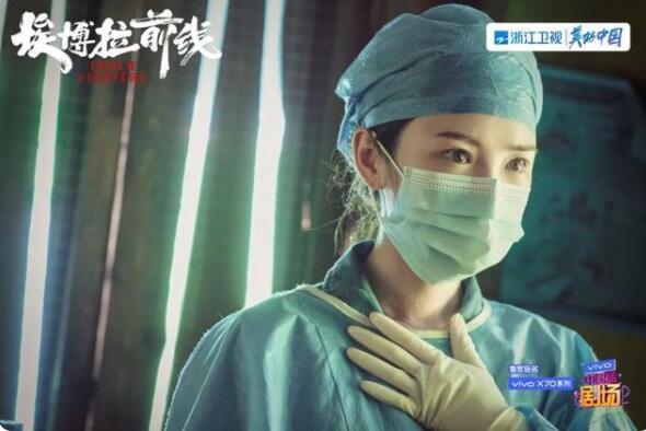 《埃博拉前线》一开始我就被非洲兄弟老盖的麻利普通话给征服了。