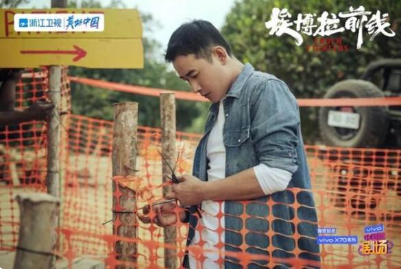 《埃博拉前线》一开始我就被非洲兄弟老盖的麻利普通话给征服了。