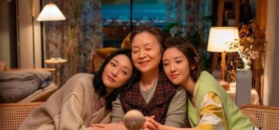 《小敏家》讲述了几个家庭面对爱情、婚姻、事业的不同人生态度的故事。